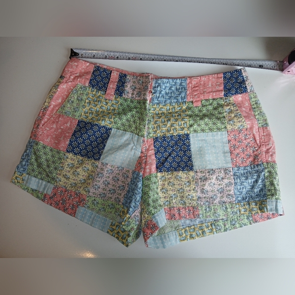 Vineyard Vines Pants - Vineyard Vines Womens Patchwork Quilt Shorts - Size 4 Needs 1 New Clasp